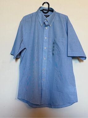 Classic Short-Sleeve Button-Down Shirt in Light Blue